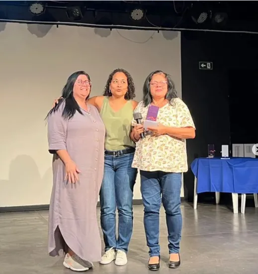 Troféu e o Selo Coruja do SESC